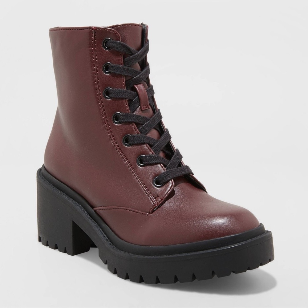 Universal Thread Brie maroon lace up boot